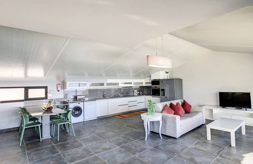 Prazeres House | On the Wave by LovelyStay