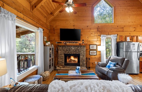 Gatlinburg - Pigeon Forge Cabin | On Water's Edge - Beautiful Cabin Sits On Fishing Pond - Firepit and Hot Tub