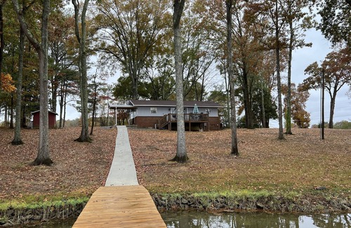 Cedar Bluff House | On Weiss Lake with pier and close to boat ramp