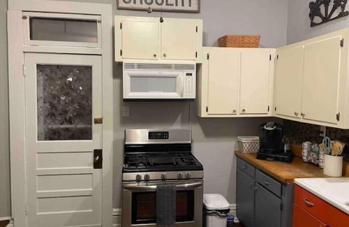 Paducah Cottage | Once Upon a Time Cottage, home away from home. Dog friendly, close to downtown