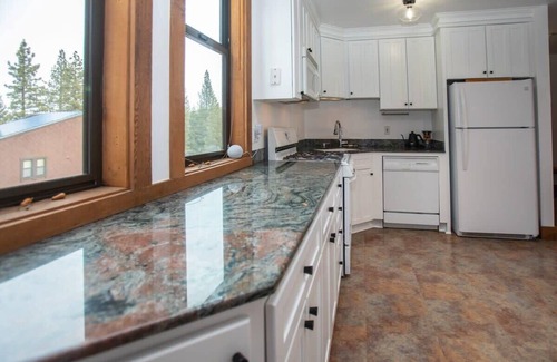 Truckee Condo | One BDR at Northstar Walk to Village