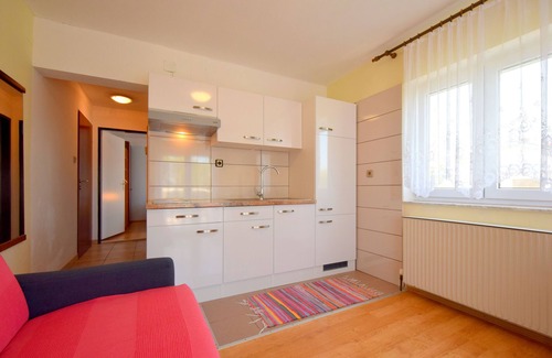 Vantacici Apartment | One bedroom apartment near beach Vantačići, Krk (A-19406-a)