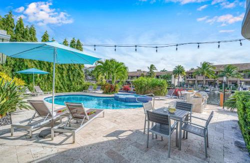 Coral Ridge Apartment | One-bedroom Suite Heated pool Dock Access Quiet Neighborhood SaltAire Two RESlDENCES