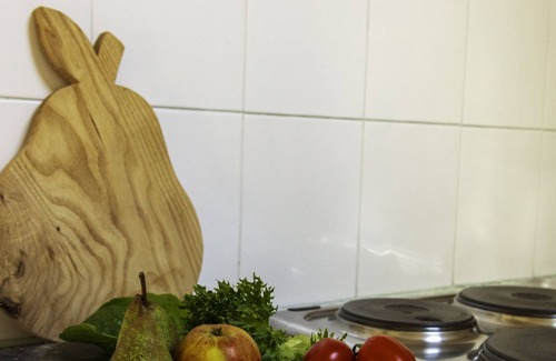 West Heslerton Apartment | One bedroomed holiday cottage that sleeps up to 2, with off road car parking and shared indoor pool