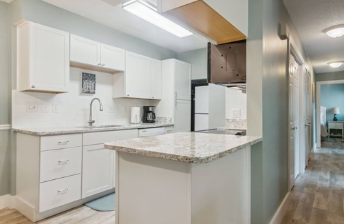 Fernandina Beach Condo | One block to Beach! Clean, Bright, newly renovated 3BR 2BA Flat