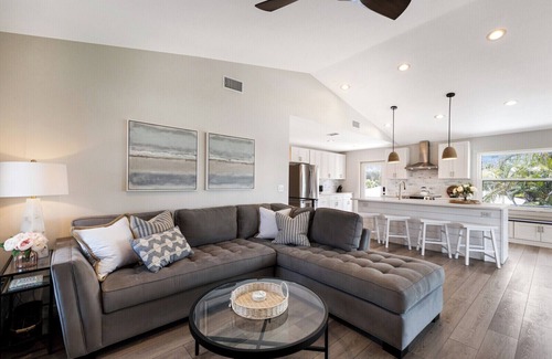 Holmes Beach House | One Block to Beach, Luxury Home, BEACH Essentials, WIFI, Sunsets