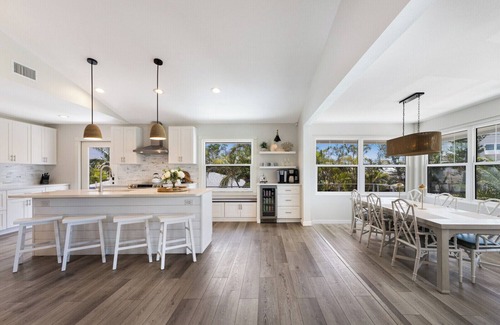 Holmes Beach House | One Block to Beach, Luxury Home, BEACH Essentials, WIFI, Sunsets