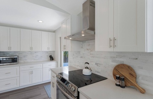 Holmes Beach House | One Block to Beach, Luxury Home, BEACH Essentials, WIFI, Sunsets