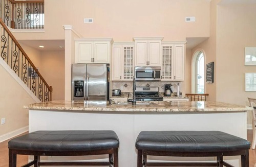 Margate City Condo | One block to the beach! Central to Margate restaurant/shopping