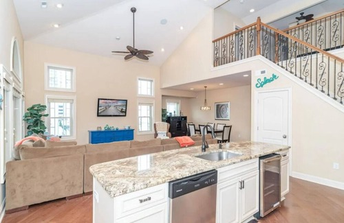 Margate City Condo | One block to the beach! Central to Margate restaurant/shopping