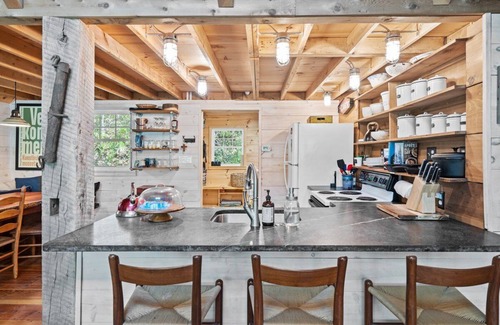 Elkton House | One-of-a-kind mountain cabin w hot-tub, near the Shenandoah NP