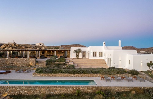 Paraga Villa | ONE OF THE BEST LUXURY VILLAS THAT ECHOES MYKONOS ISLAND LIFESTYLE