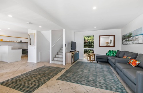 Point Lookout House | One of three townhouses overlooking Deadmans Beach and walking distance.