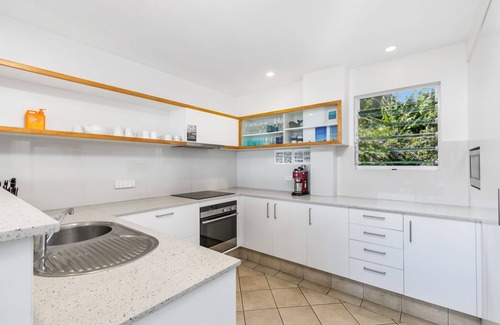 Point Lookout House | One of three townhouses overlooking Deadmans Beach and walking distance.