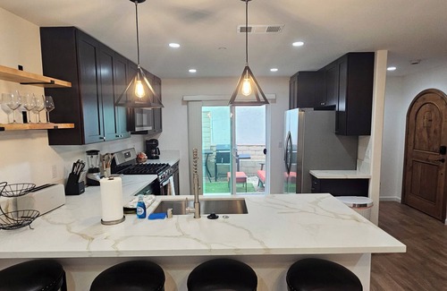 Colton House | One World House with King Bed