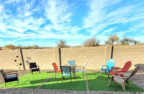 Florence House | Only 2 minutes to The Windmill Winery & less than 20 minutes to Country Thunder!