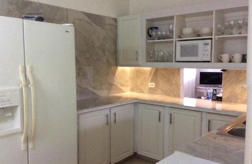 Sunset Crest Cottage | Only 3 mins walk to Beach and Beach Club