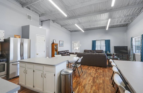 Lafitte House | Only 45 Minutes From Downtown New Orleans Is A Vacationers Bayou Paradise.