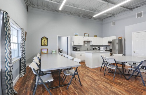 Lafitte House | Only 45 Minutes From Downtown New Orleans Is A Vacationers Bayou Paradise.