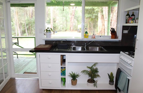 East Warburton Cottage | Only 5 Minutes Drive From Warburton Township, Yarra River Backs Onto Property
