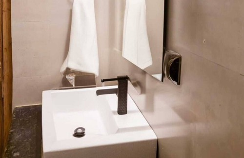 Bail Parao Hotel | Onyx Hotel Corbett