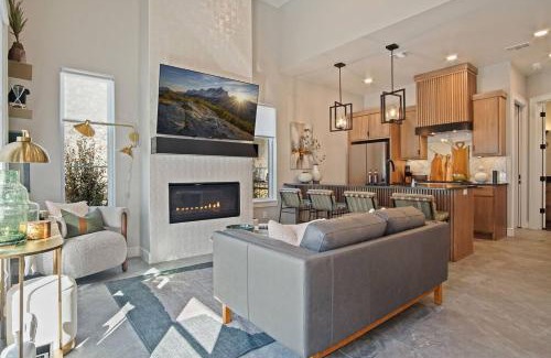 Edmond House | Onyx The Lark Stylish & Serene Edmond Oasis