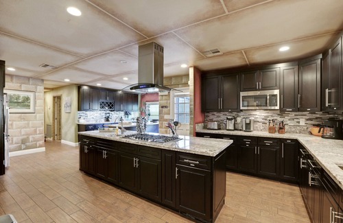 Las Vegas Villa | OO Secluded Oasis 9BD/8BA Villa w/Resort Pool. Sleeps 34!