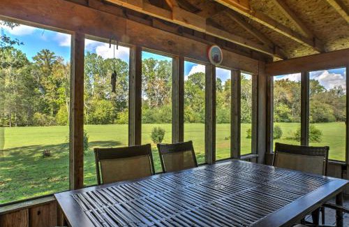 Ooltewah House | Ooltewah Cabin with Grill, Pool Table and Porch!