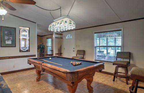 Ooltewah House | Ooltewah Cabin with Grill, Pool Table and Porch!