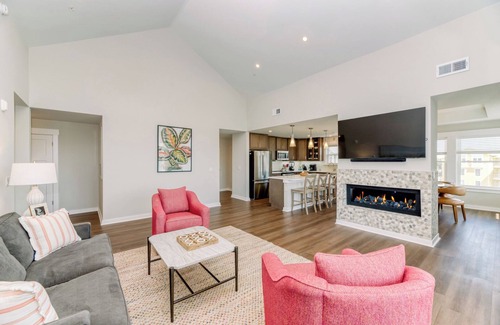 Colington Condo | Opal Oasis - Soundfront Condo, Vaulted Ceiling, King En Suites