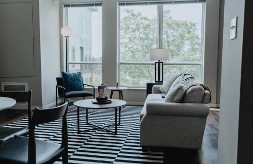 DeBaliviere Place Apartment | Open 2BR-1BA Penthouse w Pool and Balcony