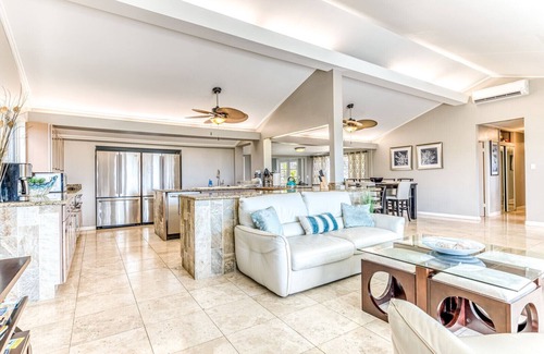 Eastern Honolulu House | Open and relaxing vacation home with breathtaking panoramic ocean view