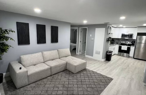 Old Grove House | Open Home Suites - 3 bed 1 bath