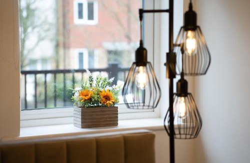 Southampton Apartment | Open Mind Property - Luxury Apartment Near Hospital & Underground Free Parking for 2 Vehicles