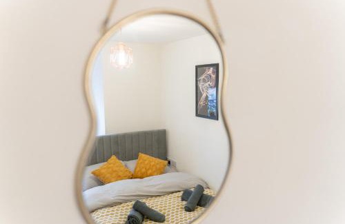 Southampton Apartment | Open Mind Property - Luxury Apartment Near Hospital & Underground Free Parking for 2 Vehicles