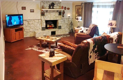 Edgar Apartment | Open Spaces, Dog and Horse friendly.