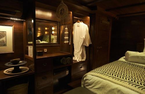 Sei Pinang Boat Rental | Open Trip Behike Luxury Phinisi - 3D2N Komodo National Park