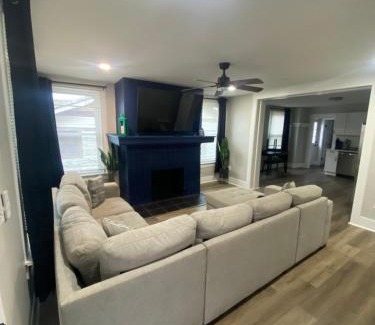 Norwood Apartment | Optimum - Uptown Oasis