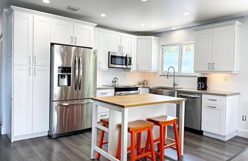 Hendricks and Venice Isles Apartment | Orange Dream in the Sky