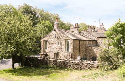 Lothersdale Cottage | ORCHARD COTTAGE, pet friendly, with open fire in Lothersdale