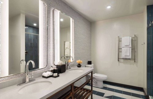 Kansas City Hotel | Origin Kansas City Riverfront, a Wyndham Hotel