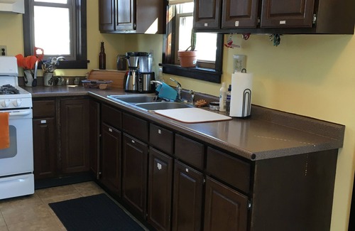 Madison House | Original cozy farmhouse homestead 2 blocks from the bike path and