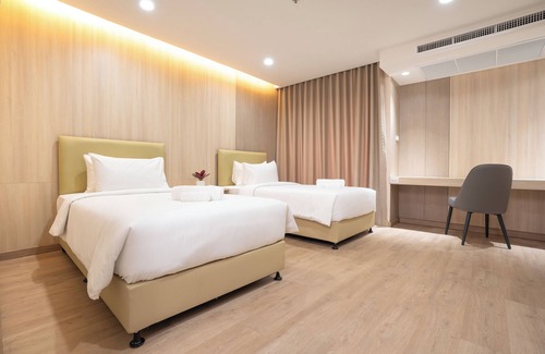Racha Thewa Hotel | Oriole Residence