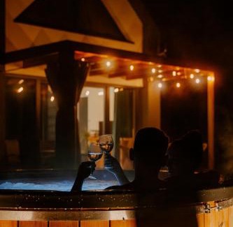 gmina Bierzwnik Villa | Osada pod Gwiazdami & SPA - FAMILY ogrodzony dom, prywatna balia z hydromasażem, kominek, grill, ognisko, Kajaki, Plaża, Jeziora
