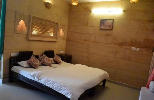 Amar Sagar Pol Hotel | Osaka Desert Safari Camp