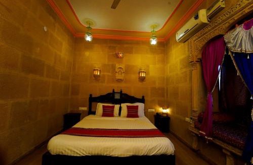 Amar Sagar Pol Hotel | Osaka Desert Safari Camp