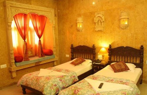 Amar Sagar Pol Hotel | Osaka Desert Safari Camp