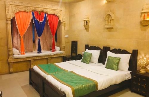 Amar Sagar Pol Hotel | Osaka Desert Safari Camp