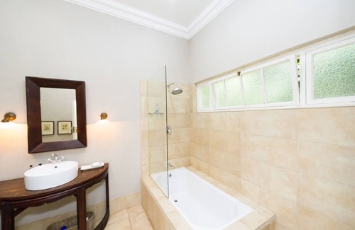 Brooklyn Bed & Breakfast | Osborne House - Guest House