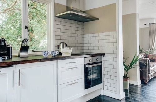 Maldon Apartment | Osea Island: Seaside Cottage